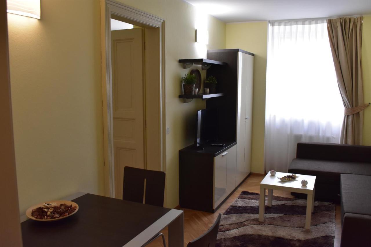 Apartment Vikroria - Halkova 5 Πράγα Εξωτερικό φωτογραφία