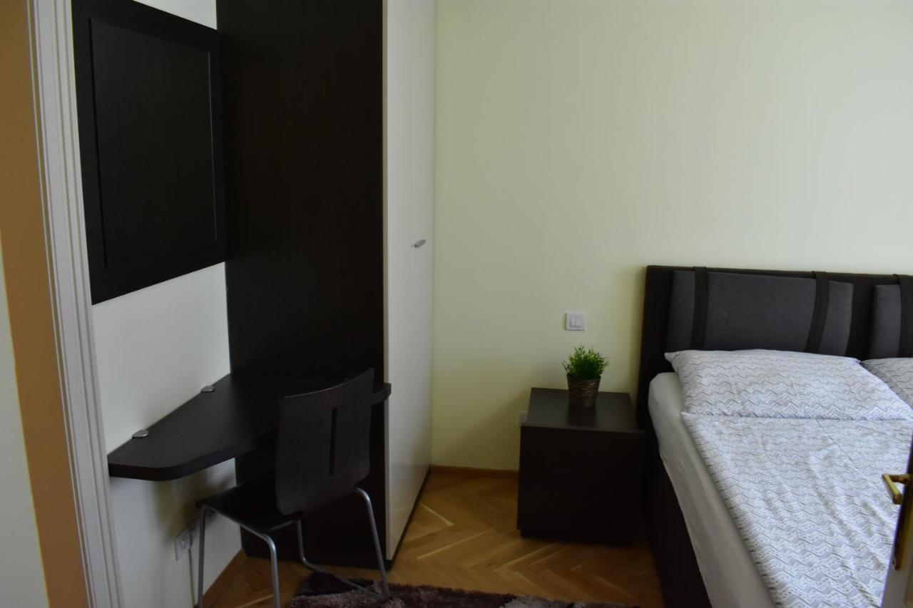 Apartment Vikroria - Halkova 5 Πράγα Εξωτερικό φωτογραφία