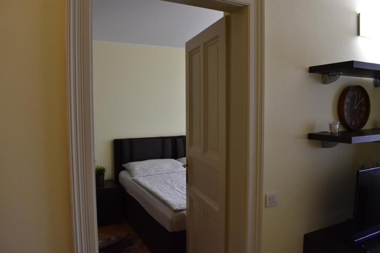 Apartment Vikroria - Halkova 5 Πράγα Εξωτερικό φωτογραφία
