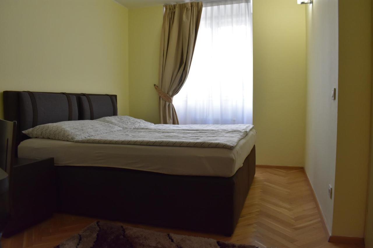 Apartment Vikroria - Halkova 5 Πράγα Εξωτερικό φωτογραφία